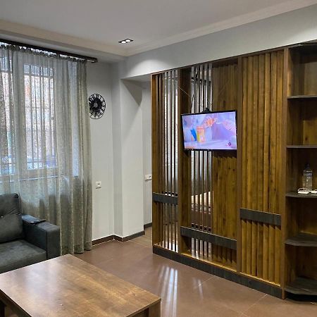 One Central Apartment Erevan Esterno foto