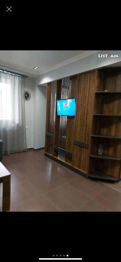 One Central Apartment Erevan Esterno foto