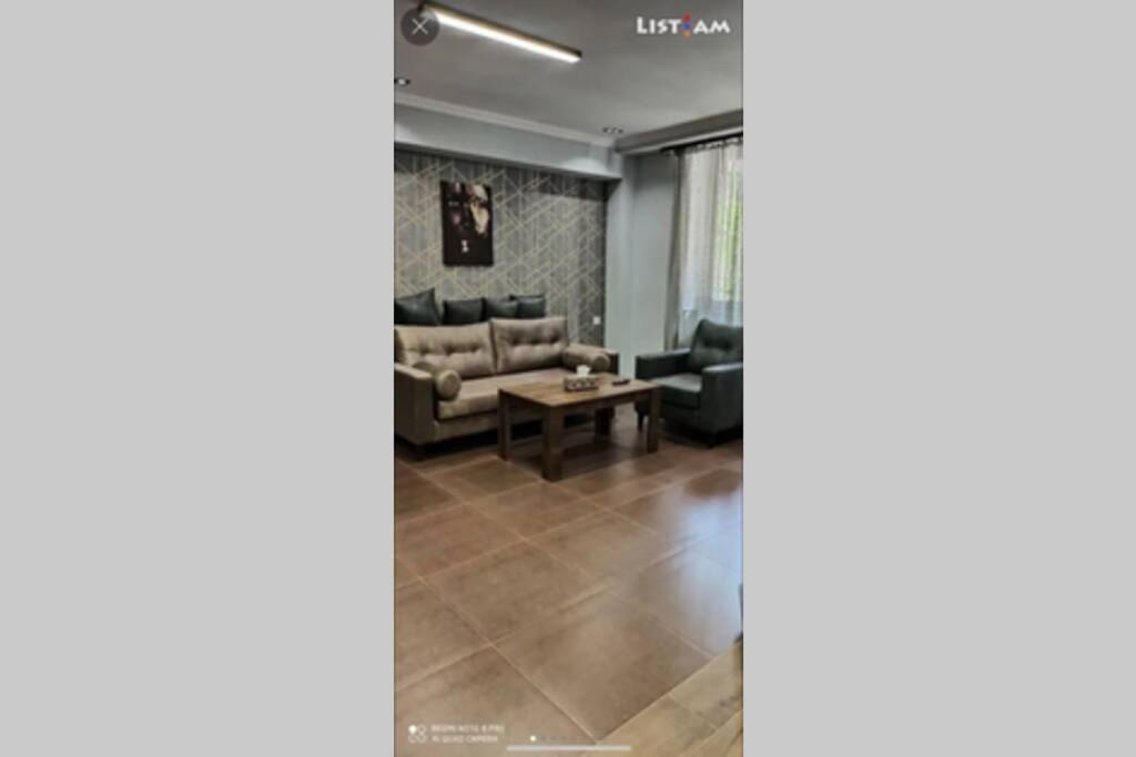 One Central Apartment Erevan Esterno foto