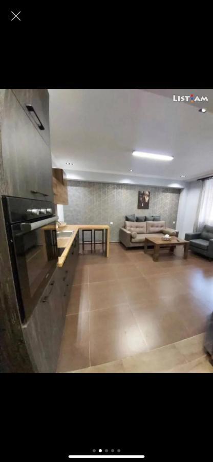 One Central Apartment Erevan Esterno foto