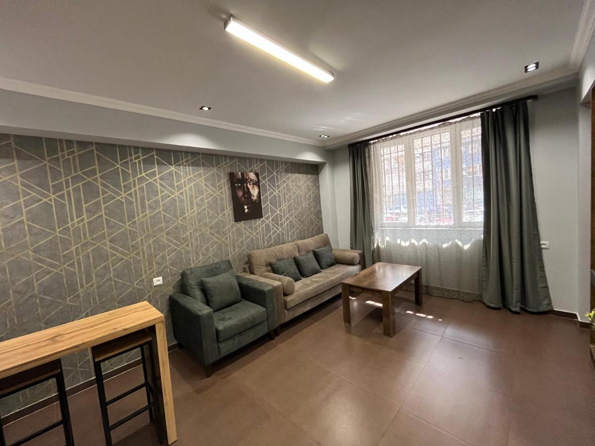 One Central Apartment Erevan Esterno foto